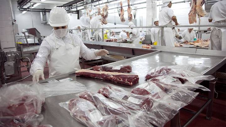 El Gobierno anunció que también eliminará las retenciones de carnes avícolas y bovinas hasta el 31 de octubre