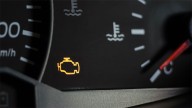 Qué significa que se prenda en el auto la luz del motor en el tablero