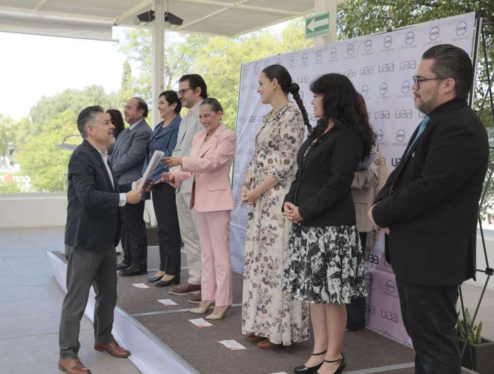 Reciben 10 programas educativos de la UAA acreditación por CIEES