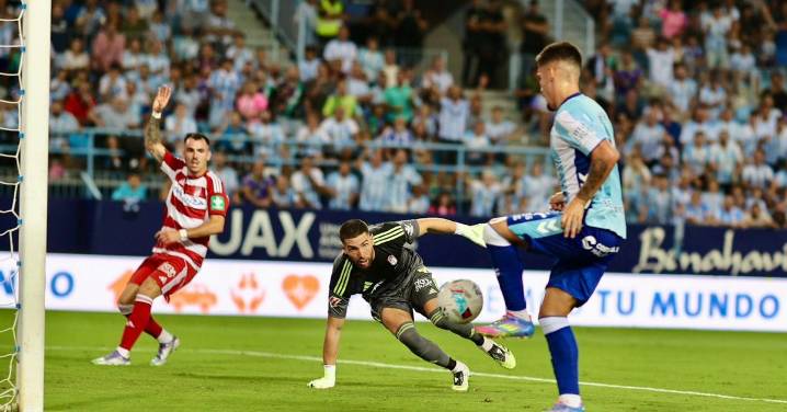 1x1 y notas del Málaga CF-Granada: Chupete, un 'nueve' con todas las letras