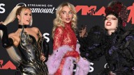 De las transparencias de Sabrina Carpenter al estilo gótico de Lady Gaga: los mejores 'looks' de la alfombra roja de los Premios MTV 2025