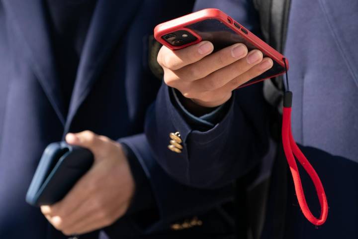 How to Check Your School’s New Cell Phone Rules