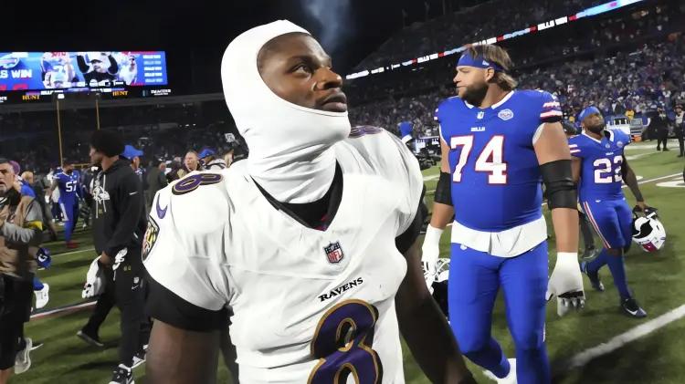 Fanático agrede a Lamar Jackson en partido de NFL y recibe expulsión permanente