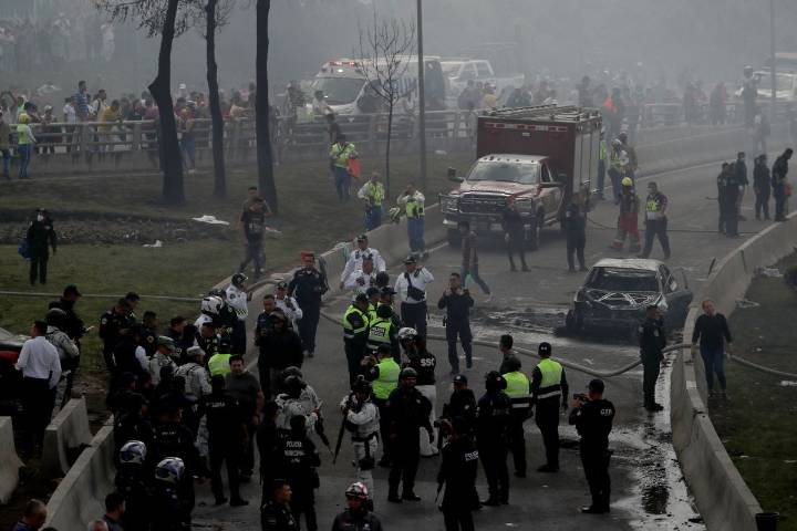 Suben a 13 los decesos por explosión de pipa; hay 17 heridos graves