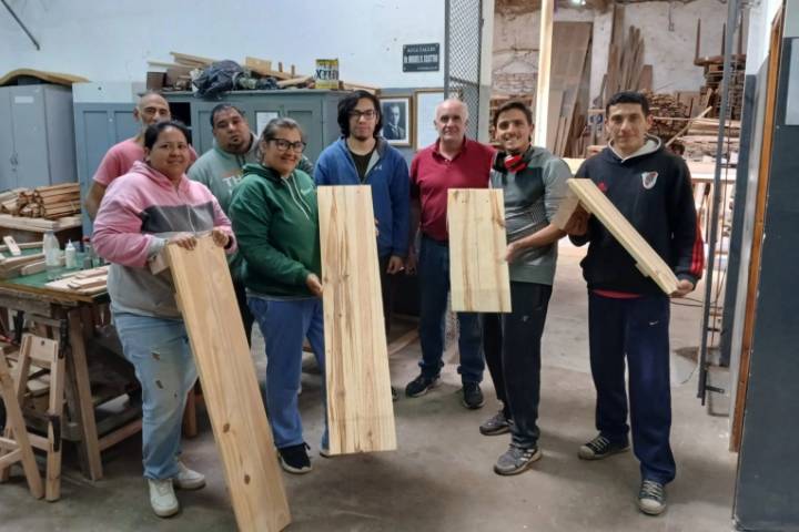 Estudiantes crearon rampa móvil para el acceso de alumna en silla de ruedas a la escuela