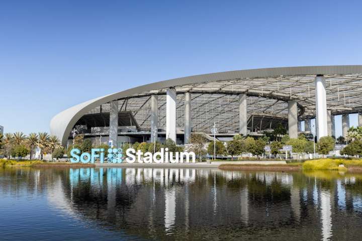 SoFi's Growth Story Faces A Valuation Test (NASDAQ:SOFI)