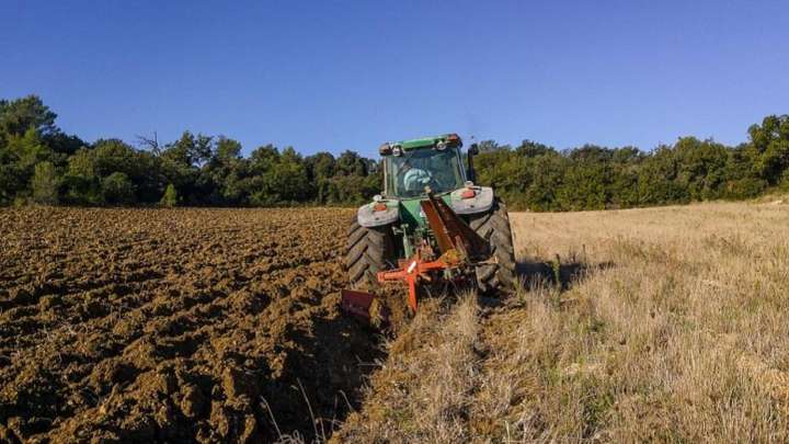 Muere un joven tras ser atropellado por un tractor en Muriel
