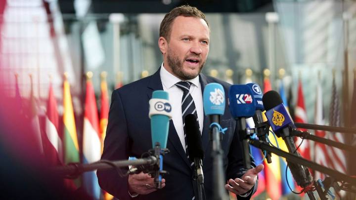 Russian jets over Estonia ignored signals from NATO pilots, officials say