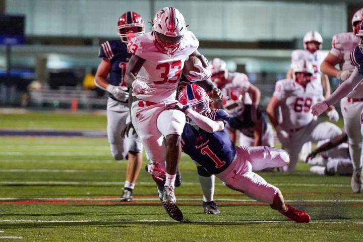 Football: Darrion Thurman, South Elgin hold off West Aurora