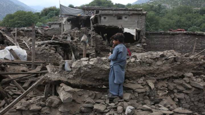 Supera los 2.200 el número de muertos por el devastador terremoto en Afganistán