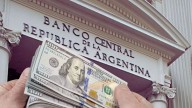Crece la tensión cambiaria: el dólar oficial cotiza por encima del techo de la banda y y el BCRA está habilitado a vender reservas