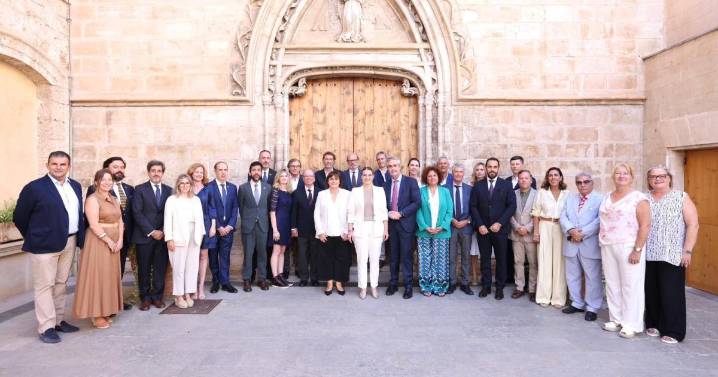 El Govern y el cuerpo consular constituyen la Mesa de Diálogo Permanente para proyectos de interés común