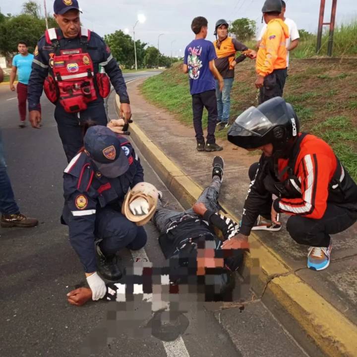 Choque en la redoma El Dorado dejó una fallecida