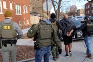 Lo que sabemos de las redadas de migrantes en Chicago