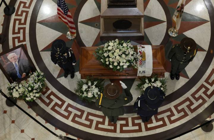 Photos: Former Illinois Gov. Jim Edgar lies in state