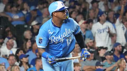 Salvador Pérez conecta hit, sale del slump y sigue buscando marcas históricas