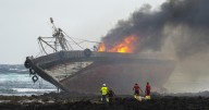 Canarias declara la prealerta ante una posible contaminación por el barco patera encallado
