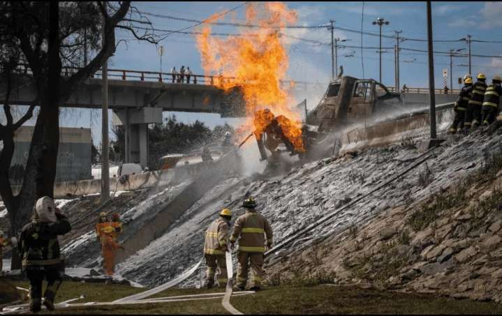 Sube a 28 la cifra de muertos por la explosión de una pipa de gas en Iztapalapa