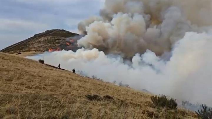 Declarado un incendio forestal en Carballeda de Valdeorras que afecta a 20 hectáreas