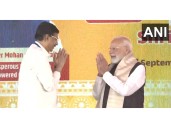 Odisha: Governor Hari Babu Kambhampati and CM Manjhi felicitate PM Modi