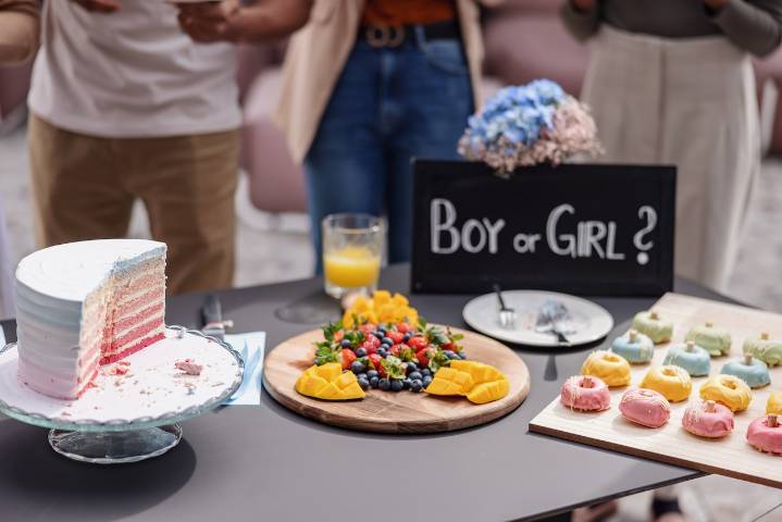 Texas firefighter, wife expecting first baby girl in family in 108 years