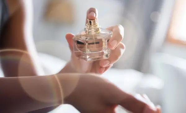 Los perfumes ideales para atraer amor y éxito si sos de libra, según Mhoni Vidente