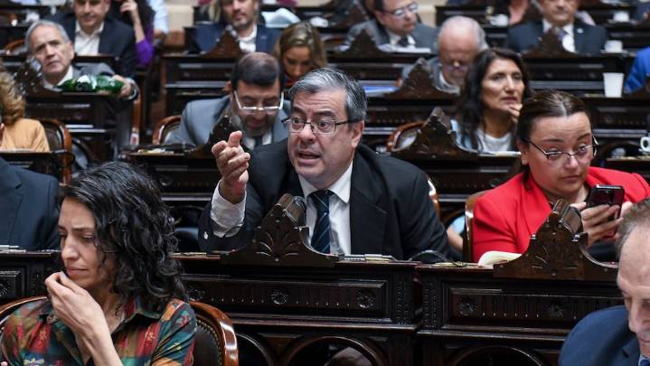 La oposición insiste en que un eventual acuerdo económico con los Estados Unidos deberá pasar por el Congreso