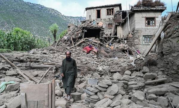 Un sismo en Afganistán dejó cerca de 800 muertos y 2.500 heridos