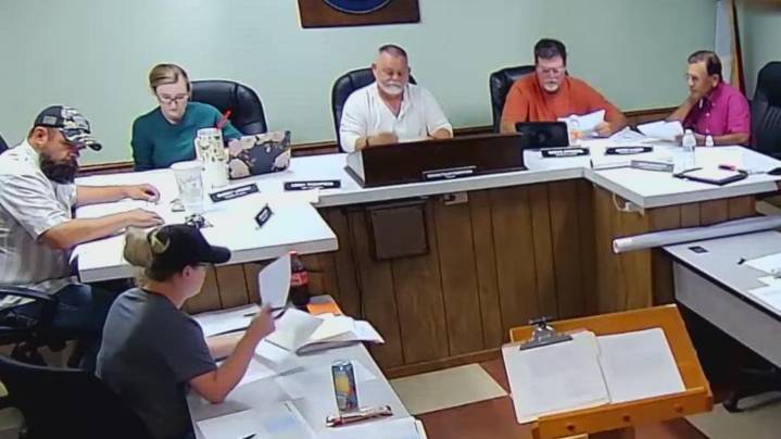 Lake Tawakoni mayor resigns during public meeting