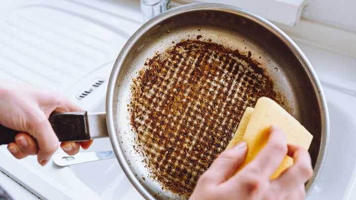 The Easy Vinegar Hack To Clean Burnt Pots And Pans
