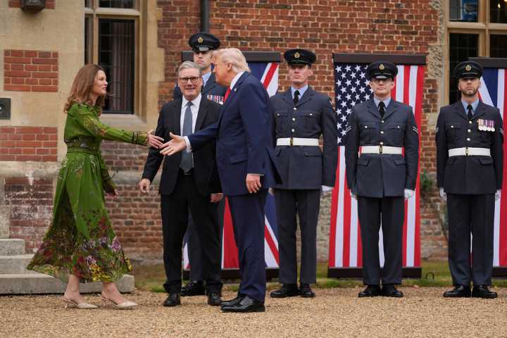 Trump travels to Chequers for bilateral meetings with Starmer