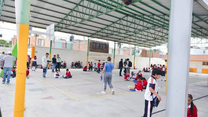 Ricardo Gallardo anuncia “megapuente patrio” en escuelas de San Luis Potosí