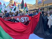 Miles de manifestantes, liderados por figuras del cine, gritan por Gaza en San Sebastián