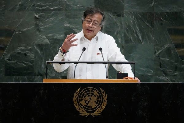 U.S. revokes Colombia president visa over Trump remarks