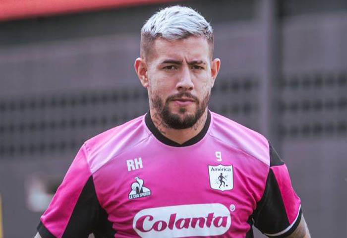 Rodrigo Holgado, suspendido un año por FIFA
