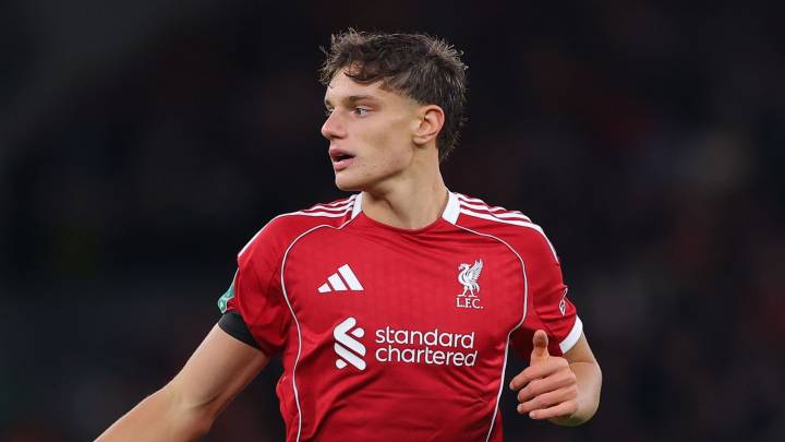 Giovanni Leoni: Liverpool defender out for 'around a year' after cruciate ligament tear