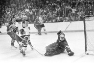 Hall of Fame Canadiens goaltender Ken Dryden dies of cancer at age 78