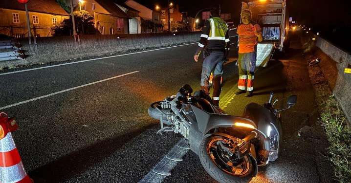 Muere un motorista en Mos tras salirse de la vía en la A