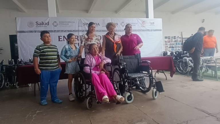 DIF Escuinapa entrega apoyos funcionales a adultos mayores