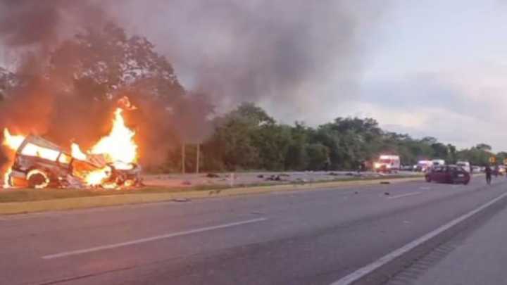 Accidente en la Carretera Mérida-Campeche deja Al Menos 15 Personas Muertas