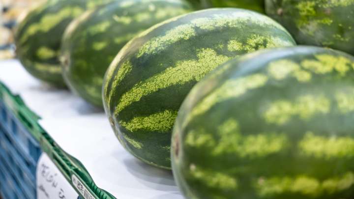 Stop Cutting Watermelon This Way – It Only Makes A Mess Later