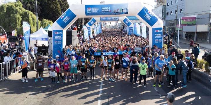 Más de 10 mil personas participaron de la carrera solidaria Lomas Corre en Comunidad