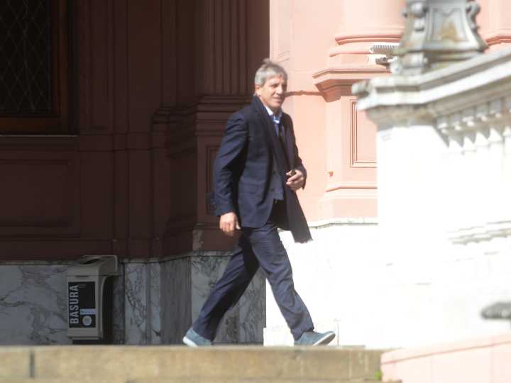 Por el ajuste del gasto a las provincias y los subsidios, hubo superávit fiscal en agosto