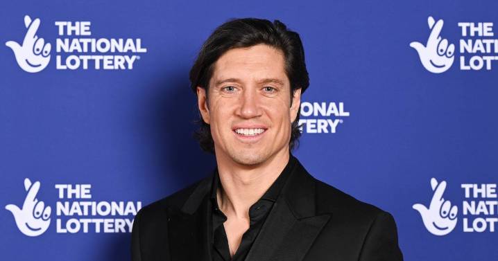 BBC Radio 2's Vernon Kay tells fans to check for health issue as he offers solution
