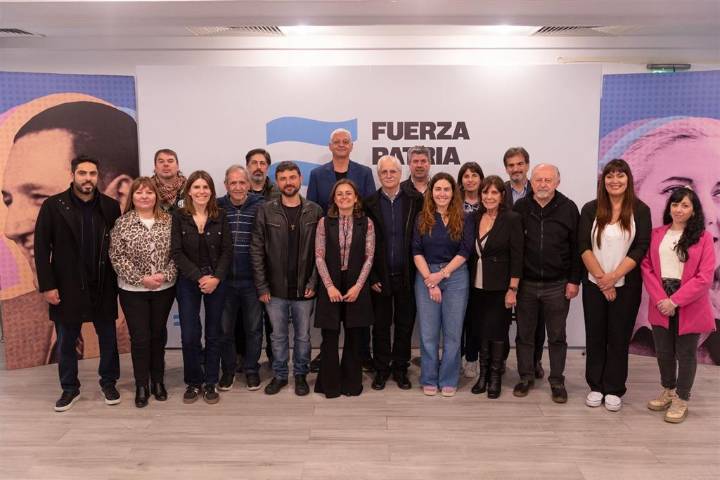 Candidatos del peronismo se reúnen para delinear campaña electoral