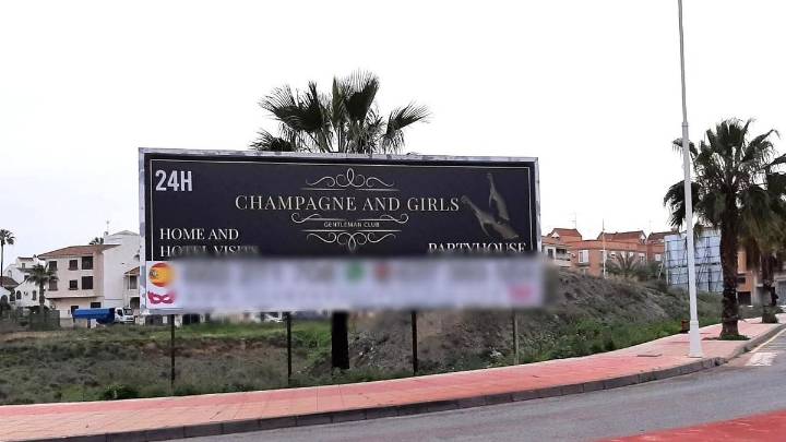 El Ayuntamiento de San Miguel "pasa" del Síndic a la hora de aclarar por qué permite publicidad de prostíbulos
