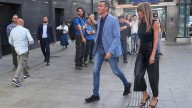 Sánchez y Begoña abucheados al llegar a un cine horas después de que ella haya declarado ante el juez