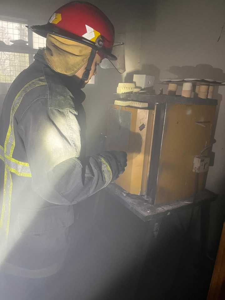 Bomberos Policiales asistieron al Club de Emprendedores por principio de incendio de un horno cerámico