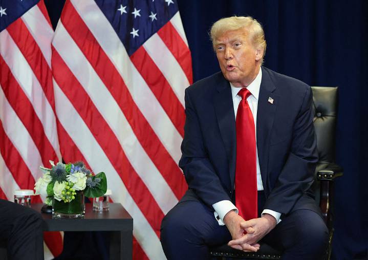 ‘Too Lazy to Stand Up’: Trump’s Attempt to 'Copy' King Charles Backfires As His ‘Sloppy’ Ceremony Had Critics In Stitches Saying He Failed Miserably