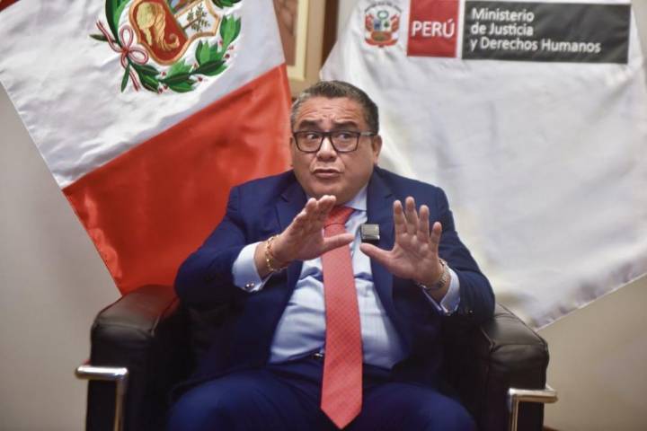 Fiscal de la Nación denuncia constitucionalmente al ministro Santiváñez